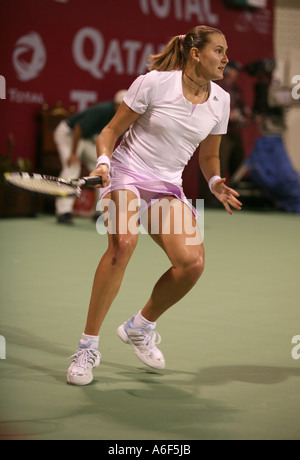 Qatar Open Sieger Nadia Petrova Russlands in Aktion gegen Na Li im Viertelfinale des Turniers in Doha Katar Stockfoto