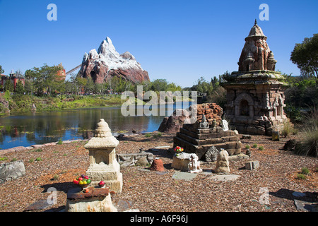 Blick vom Schrein auf Expedition Everest, Legende von der verbotenen Berg, Animal Kingdom, Disney World, Orlando, Florida, USA Stockfoto