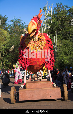 Vogel-Modell Float, Mickys Jammin Dschungel-Parade, Animal Kingdom, Disney World, Orlando, Florida, USA Stockfoto