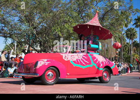 Mulan, Disney-Stars und Motor Cars Parade, Disney MGM Studios, Disneyworld, Orlando, Florida, USA Stockfoto