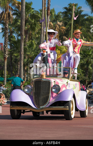 Disney-Stars und Motor Cars Parade, Mary Poppins und Bert, Disney MGM Studios, Disneyworld, Orlando, Florida, USA Stockfoto