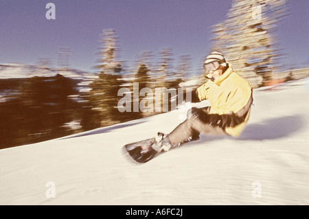 Eine antike gefilterten Bild eines Mannes Snowboarden im Diamond Peak über dem Lake Tahoe in Nevada Stockfoto