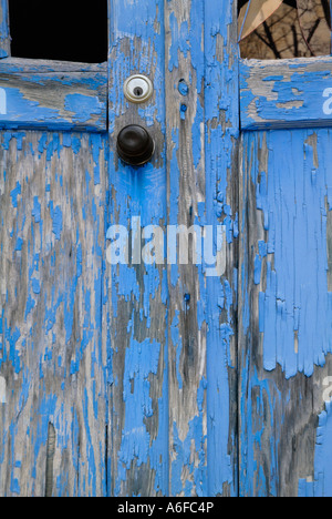 Detail auf eine alte blaue Tür Stockfoto