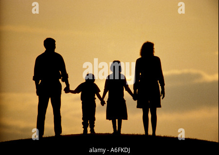 Familie auf Hügel Stockfoto