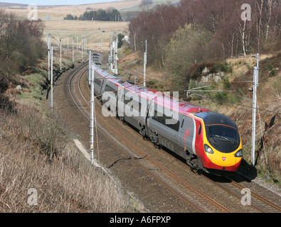 Jungfrau Pendolino elektrischer Zug absteigend Shap auf der West Coast Main Line mit einem Southbound Service. Stockfoto