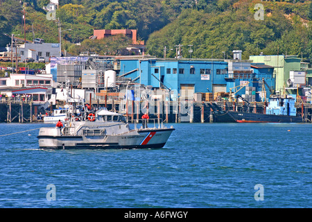 Bootsfahrer auf Yaquina Bay an Newport Oregon Stockfoto