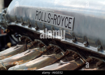 Rolls-Royce Merlin Flugzeugtriebwerk Flugzeug v12 Benzin Verbrennungsmotor Weltkrieg zwei 2 ww2 Auspuff Ventil Deckel Rauschleistung spucken Stockfoto