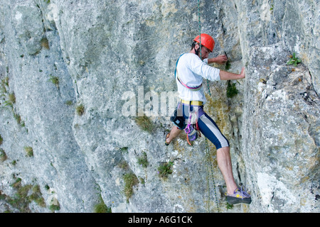 um rund 35 Jahren Klettern in Kalkstein Donautal bei Sigmaringen schwäbischen Jura Deutschland Stockfoto