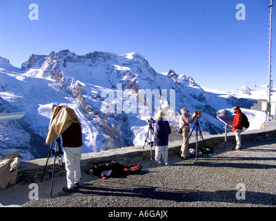 Showgeschäft auf dem Gornergrat, Fotografieren des Berges Breithorn, Schweiz Stockfoto