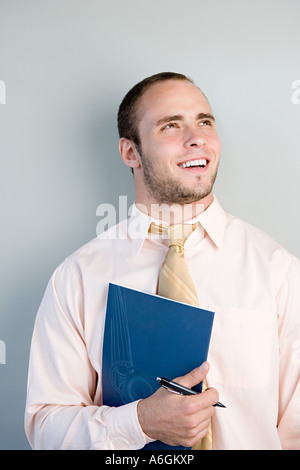 Büroangestellte, die lächelnd Stockfoto