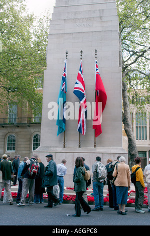 Das Kriegerdenkmal Cenotaph in Whitehall London England auf VE Day Stockfoto