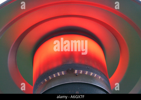 Garten Terrasse Heizung leuchtende rote Calor abgefüllt Gasbrenner Stockfoto