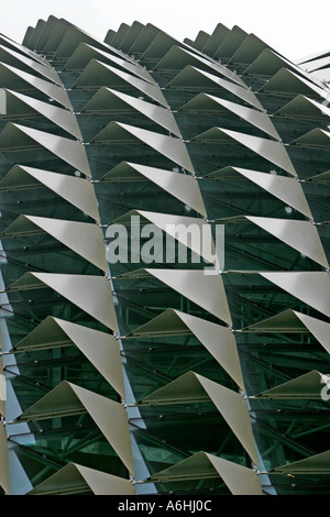 Geometrischen Aluminium Schattierungen im Esplanade - Theater an der Bucht Singapur Stockfoto