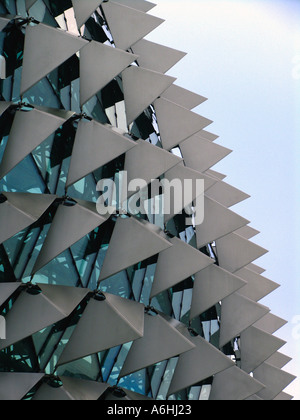 Geometrischen Aluminium Schattierungen im Esplanade - Theater an der Bucht Singapur Stockfoto