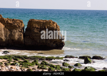 Felsvorsprung, Algarve Strand Stockfoto