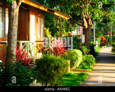 Bungalows und Strand Weg Salang Beach Tioman Island, Malaysia Stockfoto