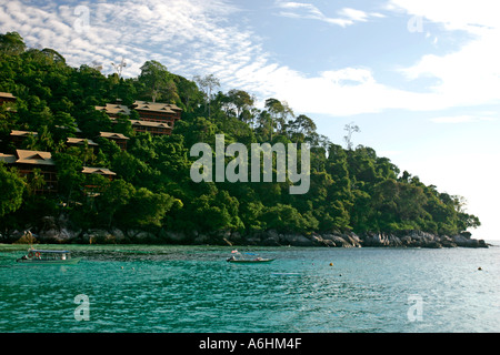 Resort-Chalets und Bungalows am Vorgewende Salang Beach Tioman Island, Malaysia Stockfoto