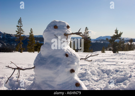 Schneemann auf Donner Gipfel bei Truckee Berge der Sierra Nevada in Kalifornien Stockfoto