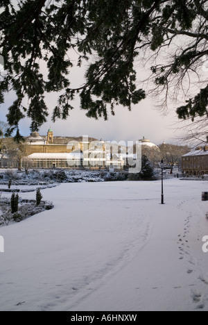 Der Pavillon-Garten in Buxton unter Schnee Stockfoto