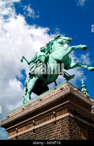 Statue von Bischof Absalon. Højbro Plads.Copenhagen Stadtgründers. Copenhagen.Denmark.Scandinavia Stockfoto