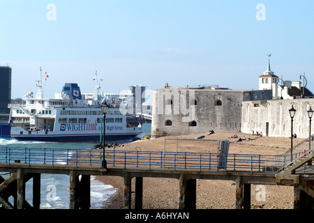 Isle Of Wight Roll-on Roll off Passagierfähre St Cecilia kommt Portsmouth Harbour südlichen England UK Stockfoto