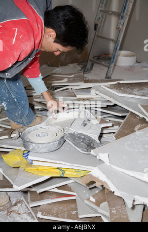 Gastarbeiter Anwendung Trockenbau Joint Verbindung Gebäude 1 Stockfoto