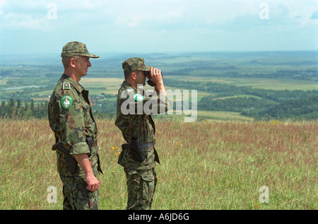 Polnischen Grenze Wache Offiziere an der polnisch-ukrainischen Grenze, Nowe Sady, Polen Stockfoto