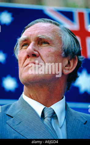 Der ehemalige australische Premierminister Malcolm Fraser (1975–1983) fotografierte bei einer politischen Kundgebung in Sydney während eines Wahlkampfes in Sydney 1983 Stockfoto