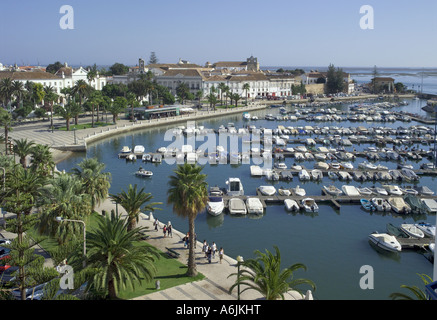 Portugal. Algarve, Faro; Blick auf Altstadt und Hafen für kleine Boote Stockfoto
