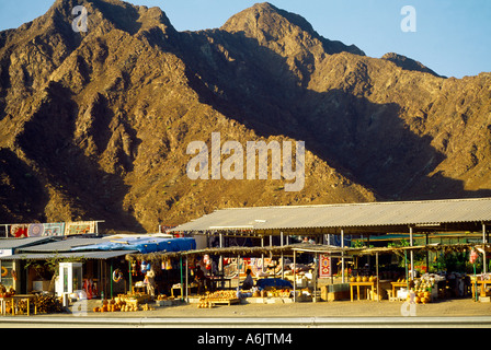 Ras Al Khaimah UAE Freitag Markt Masafi Töpfe zum Verkauf Stockfoto