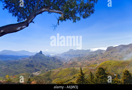 Roque Nublo und die umliegenden Berge im Zentrum von Gran Canaria Kanaren Spanien Stockfoto