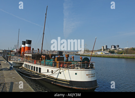 Paddel-Dampfer Waverley gefesselt an ihren neuen Liegeplatz am River Clyde durch das Science Center in Glasgow Schottland Stockfoto