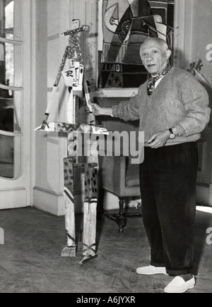 PABLO PICASSO spanischer Künstler mit einer Skulptur namens Gouvernante um 1956 Stockfoto