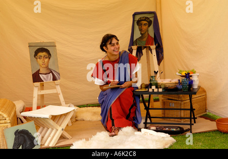 Künstler geben eine Darstellung der römischen Malerei in dem Roman Amphitheatre in Caerleon Gwent Wales UK Stockfoto