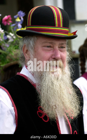 Alter Mann mit langem Bart bei der jährlichen Morris im Wald Festival Llanwrtyd Wells Powys Wales UK GB Stockfoto