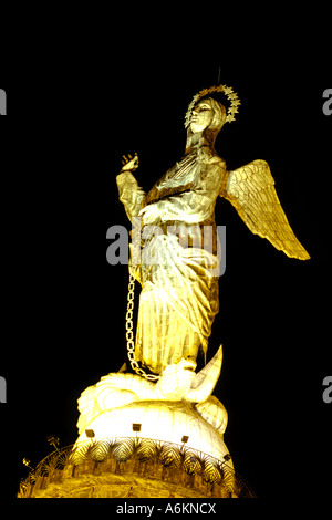 Statue von La Virgen del Quito auf El Panecillo kleinen Brotlaib in der Nähe der Altstadt der Hauptstadt Quito Ecuador Anden Stockfoto