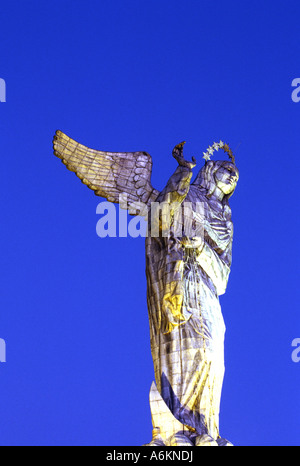 Statue von La Virgen del Quito auf El Panecillo kleinen Brotlaib in der Nähe der Altstadt der Hauptstadt Quito Ecuador Anden Stockfoto