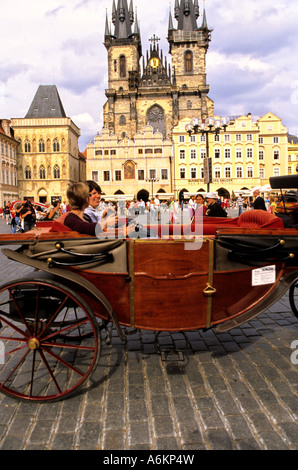 Pferdekutsche in der zentrale Platz von Prag Tschechische Republik Stockfoto