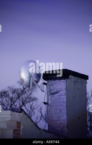 Satellitenschüssel auf dem Dach New York City USA uns Vereinigte Staaten von Amerika Stockfoto