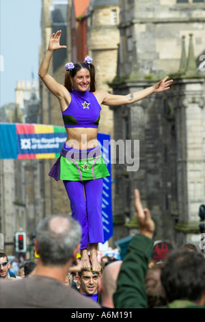 Straßenkünstler auf der Royal Mile, Edinburgh Festival, Schottland. Stockfoto