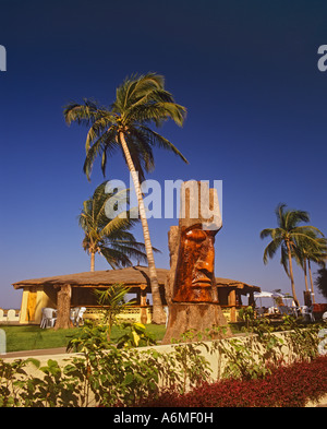 Palm Grove Beach Tree schnitzen Banjul (Gambia) Stockfoto