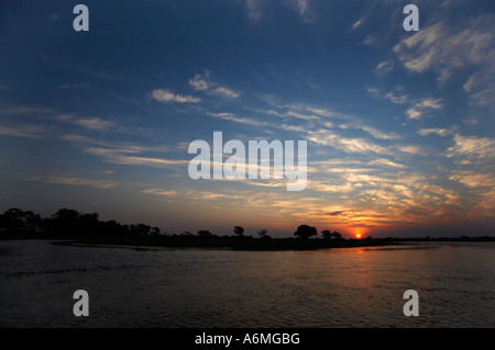 Sonnenuntergang über Okavangodelta Stockfoto
