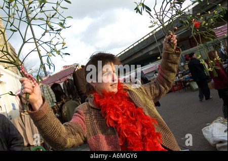 Frau verkaufen Mistel Portobello Road London GB Stockfoto