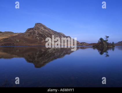 Llynnau Cregennan Bryn Brith spiegelt sich im See Snowdonia Nationalpark Gwynedd Mitte Wales UK Stockfoto