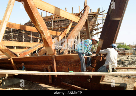 Dhau-Gebäude am Mandavi Hafen in Gujarat in Indien Stockfoto