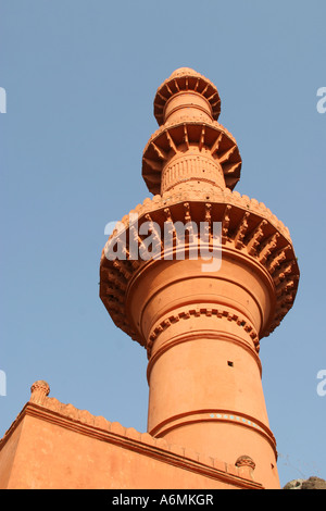 Chand Minar ist die 2. größte Minarett in Indien in Daulatabad (Deogiri) Fort nahe Aurangabad auf Deccan Hochebene Maharashtra Stockfoto