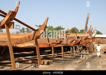 Dhau-Gebäude am Mandavi Hafen in Gujarat in Indien Stockfoto