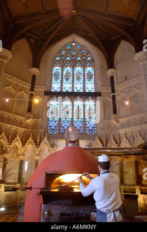 ST. JAMES KIRCHE IN CHELTENHAM, DIE ZU EINEM ZIZZI RESTAURANT UK FEB 2007 UMGEBAUT WURDE Stockfoto