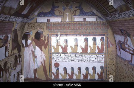 Gemälde des Sennedjem (Sinjin) und Frau Lyneferti, die Verehrung der Götter der Toten im Grab des Sennedjem Ägypten Afrika Stockfoto