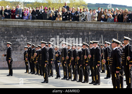 Britannia Royal Naval College Dartmouth UK - Parade der frisch diplomierten Offiziere vorbei. Stockfoto
